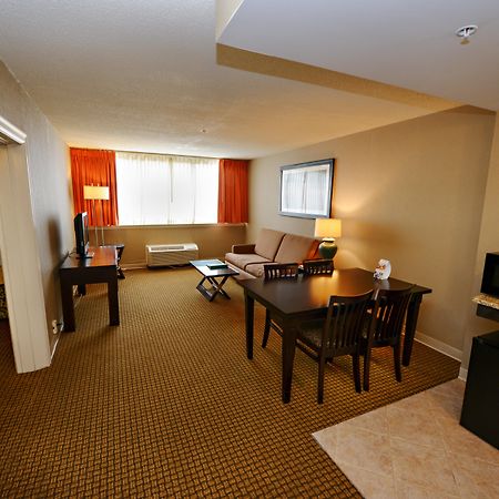 Holiday Inn & Suites Boston Peabody, An Ihg Hotel Екстериор снимка