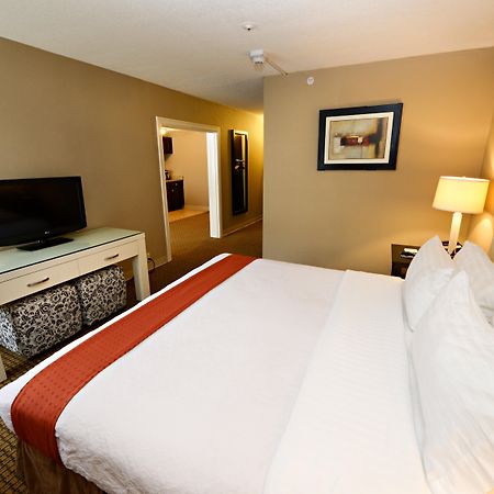 Holiday Inn & Suites Boston Peabody, An Ihg Hotel Екстериор снимка