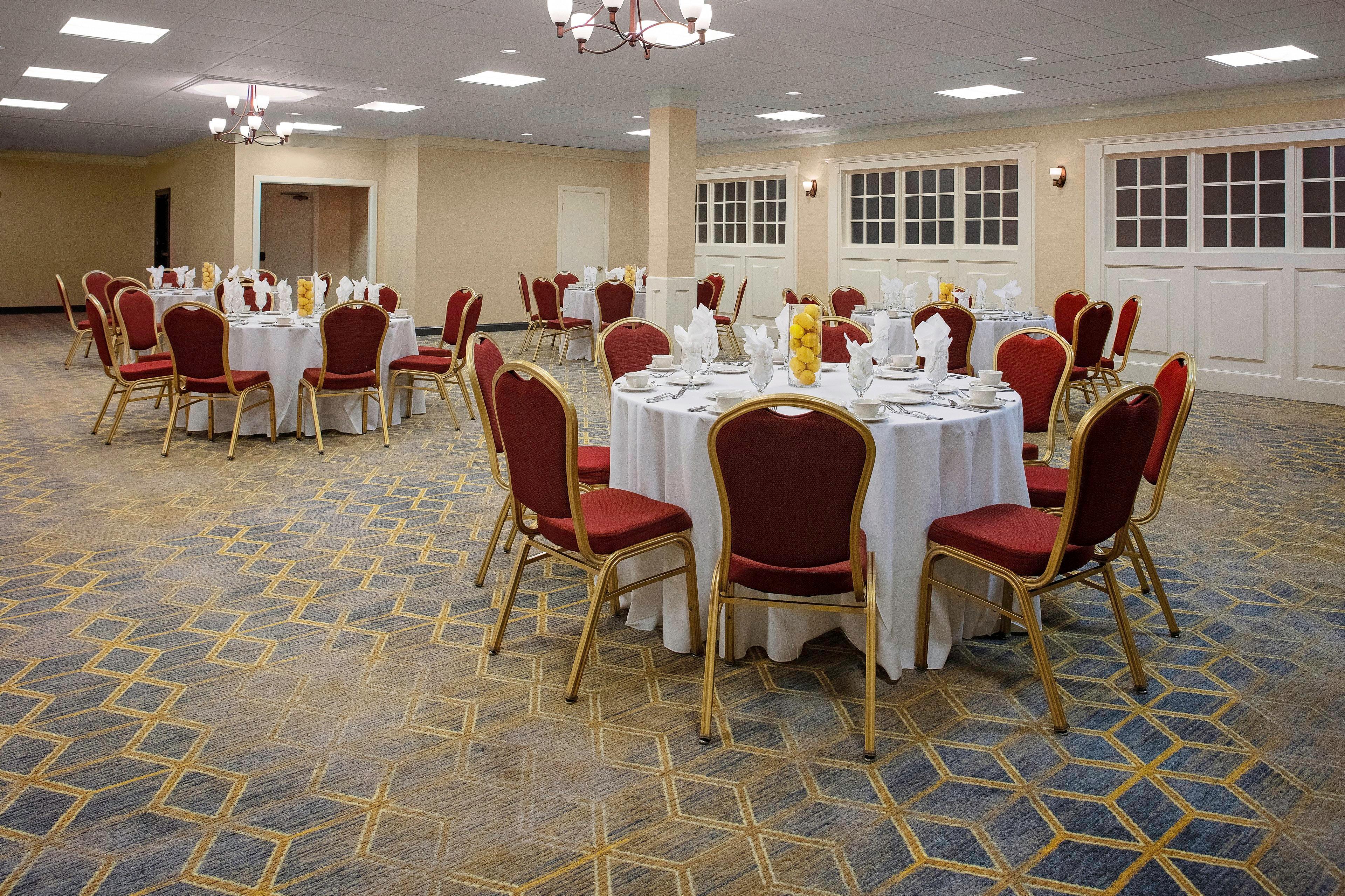 Holiday Inn & Suites Boston Peabody, An Ihg Hotel Екстериор снимка