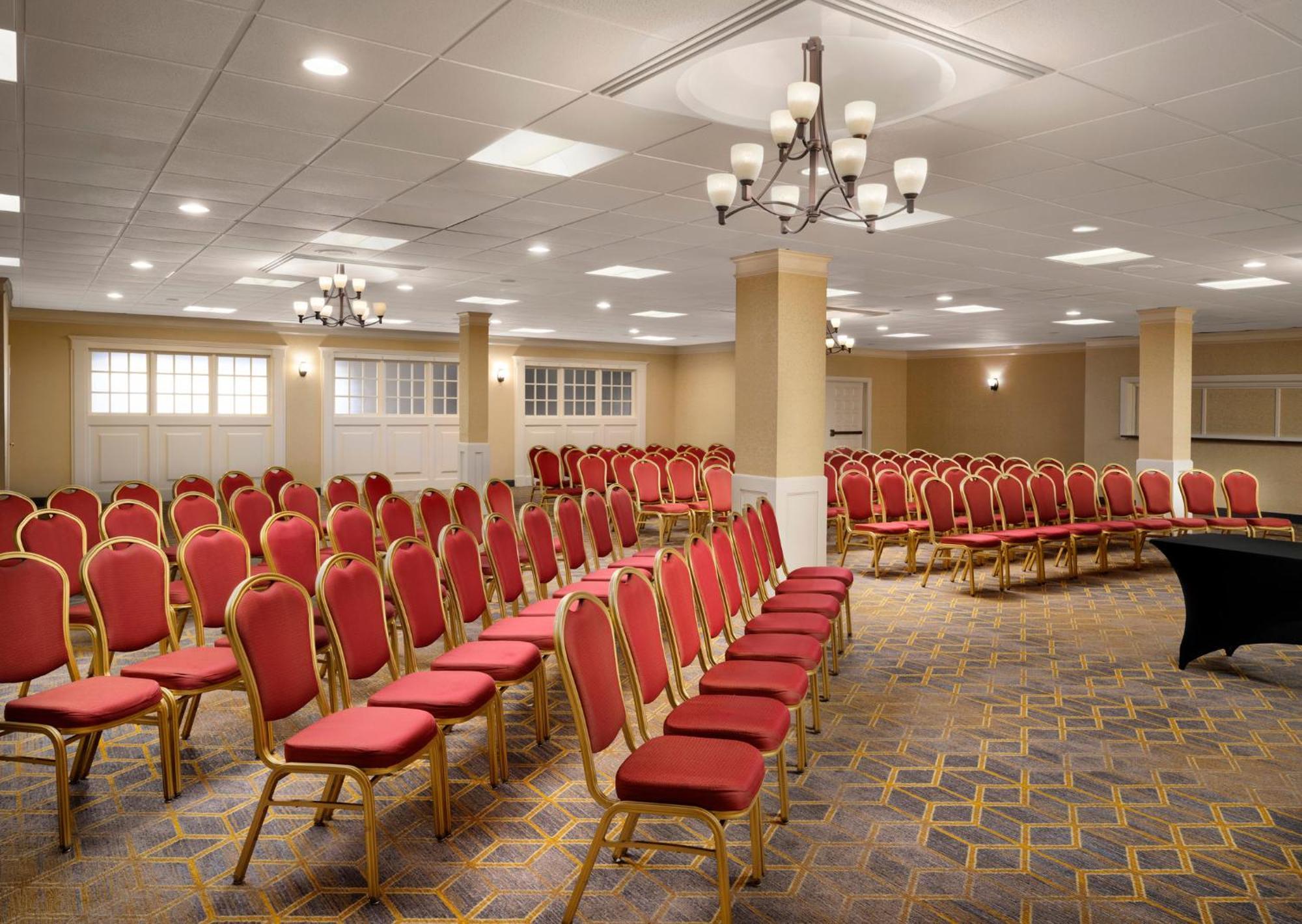 Holiday Inn & Suites Boston Peabody, An Ihg Hotel Екстериор снимка
