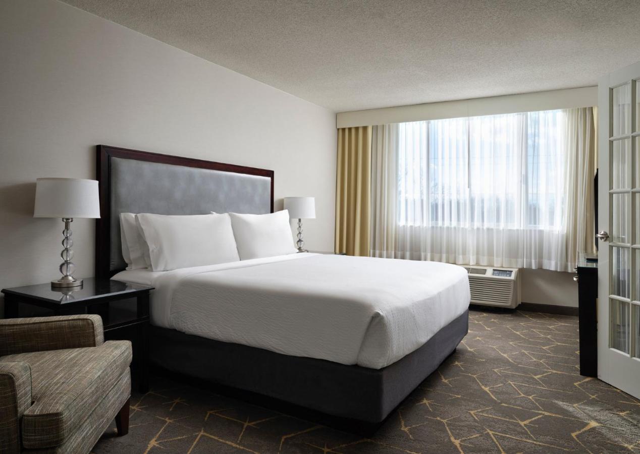 Holiday Inn & Suites Boston Peabody, An Ihg Hotel Екстериор снимка