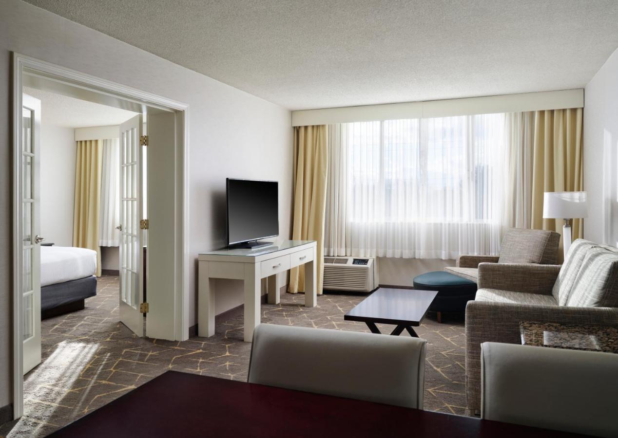 Holiday Inn & Suites Boston Peabody, An Ihg Hotel Екстериор снимка