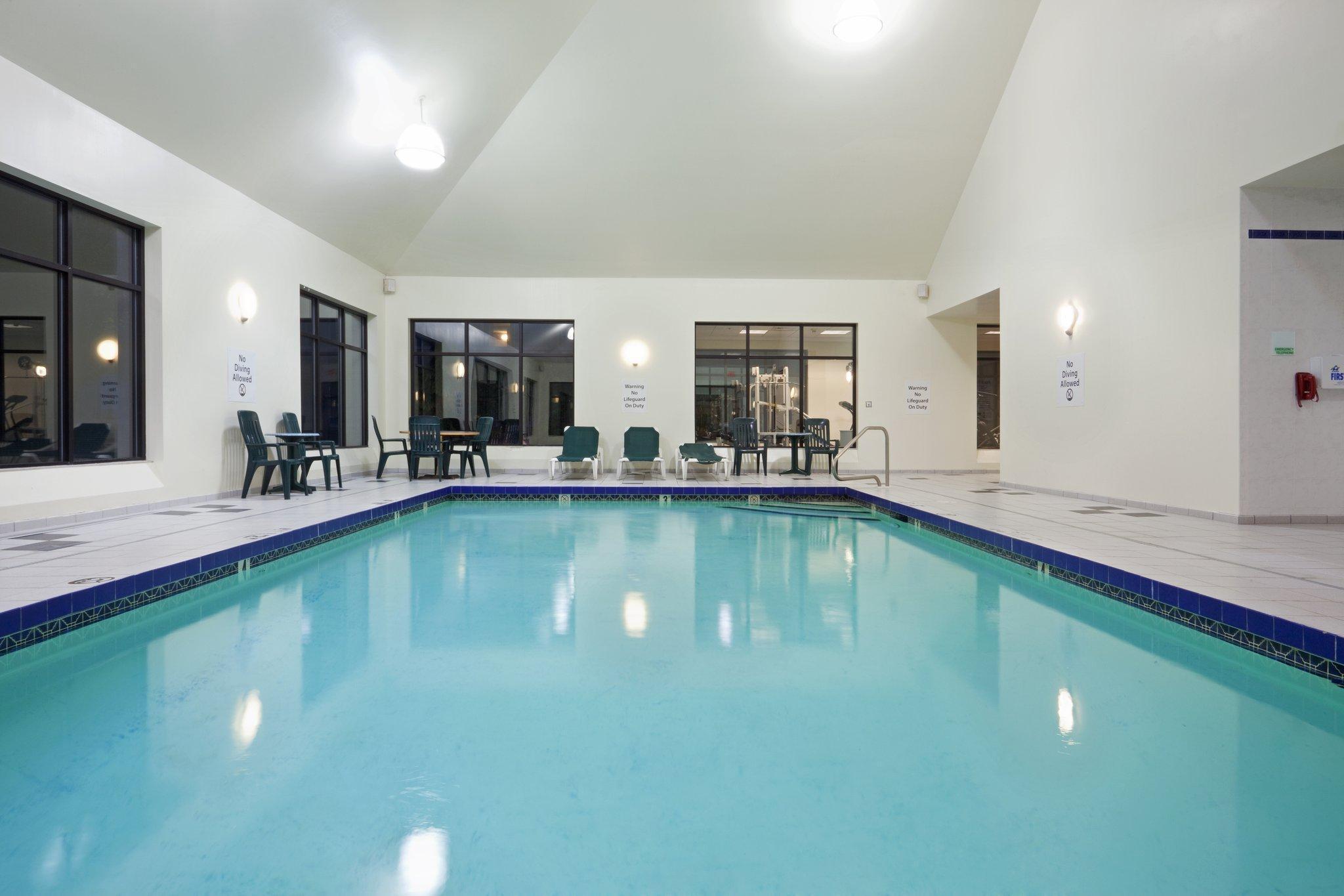 Holiday Inn & Suites Boston Peabody, An Ihg Hotel Екстериор снимка