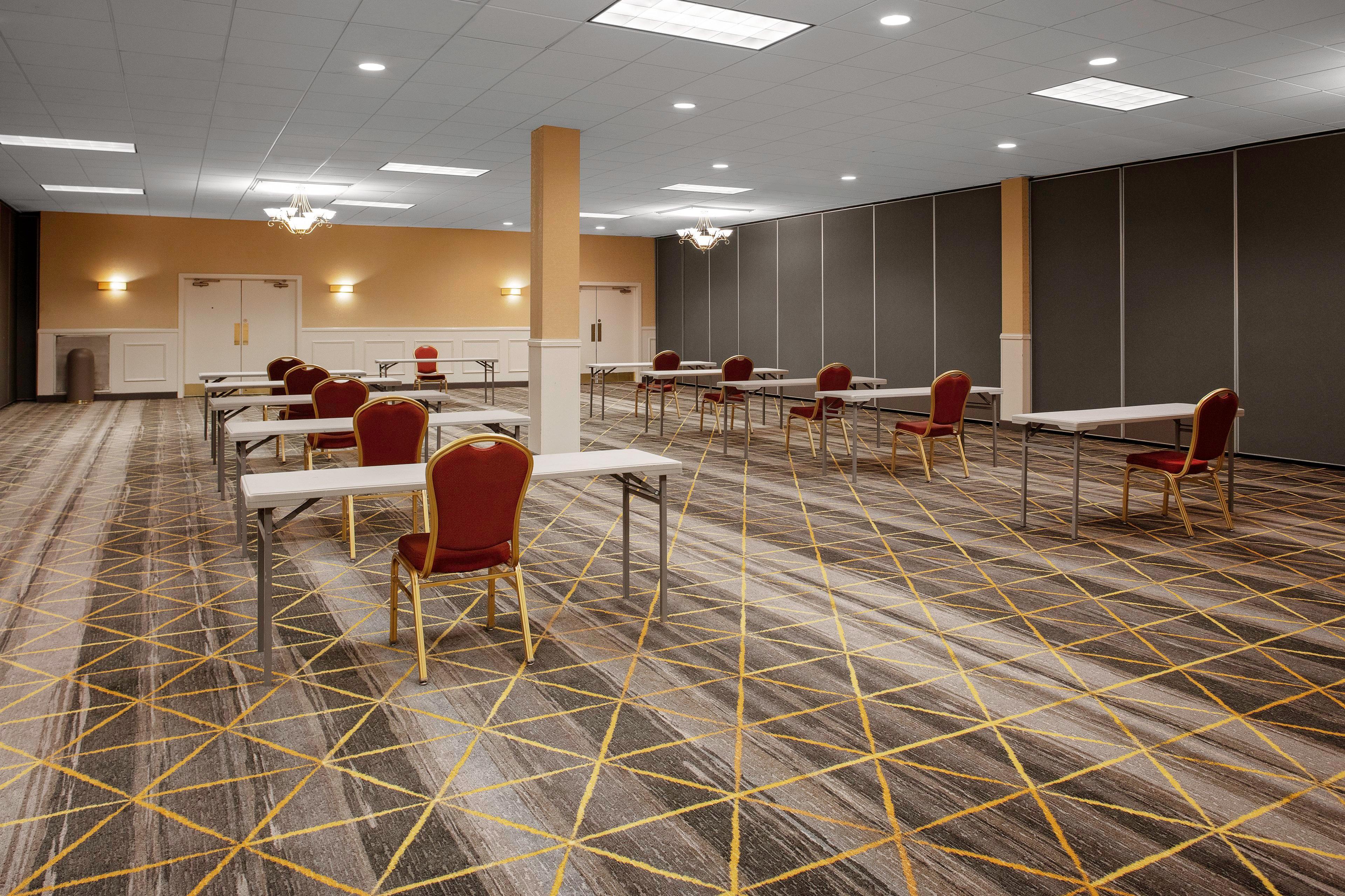 Holiday Inn & Suites Boston Peabody, An Ihg Hotel Екстериор снимка