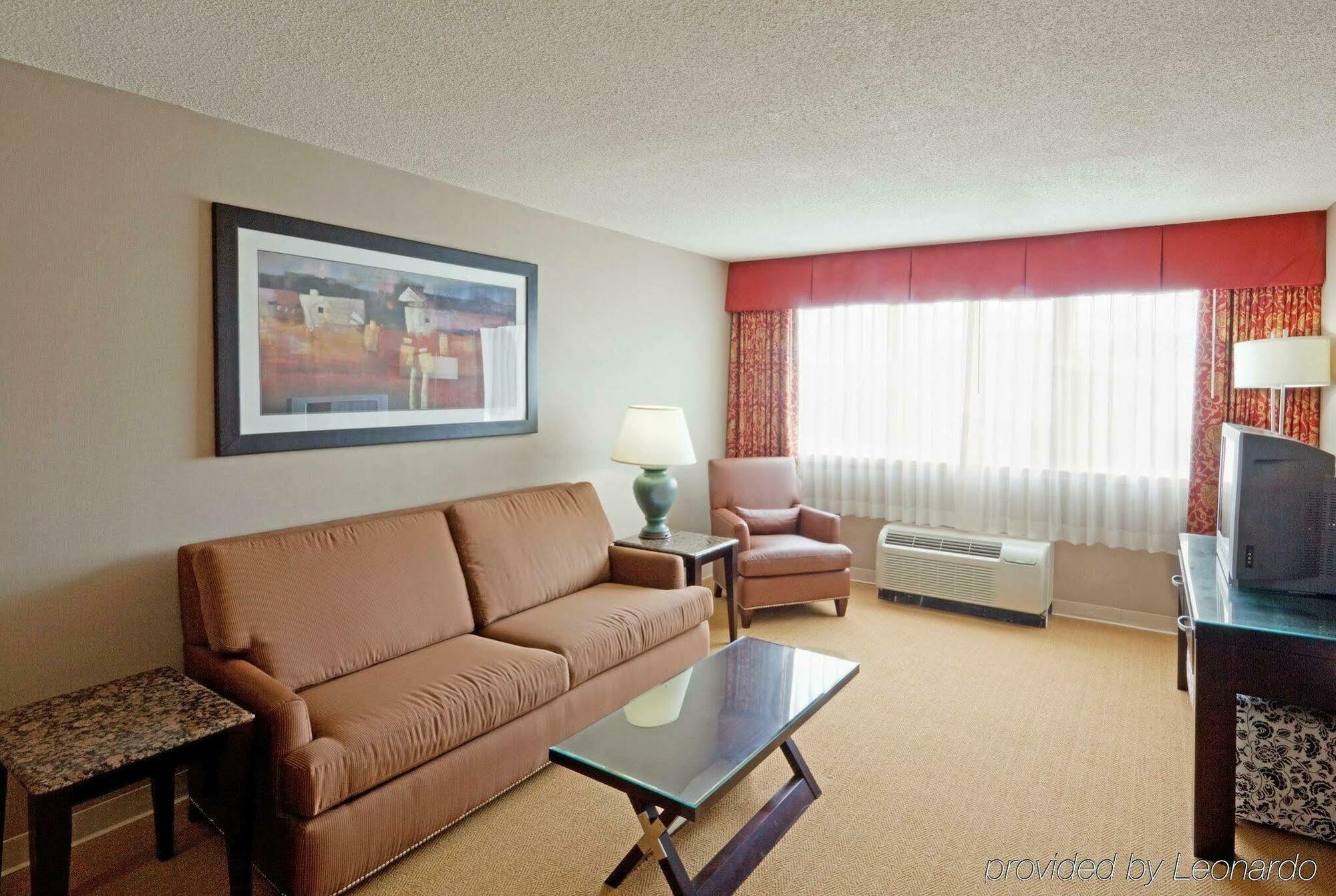 Holiday Inn & Suites Boston Peabody, An Ihg Hotel Стая снимка